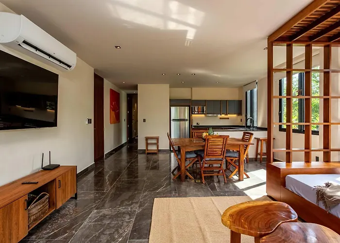 Modern 1br Jungle View Retreat In Humana With Rooftop Pool