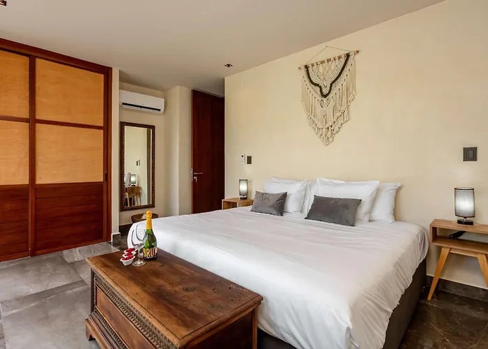Modern 1br Jungle View Retreat In Humana With Rooftop Pool *