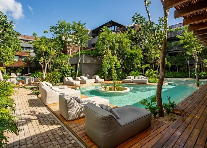Modern 1br Jungle View Retreat In Humana With Rooftop Pool