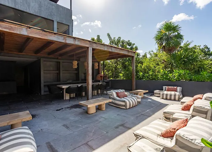 Modern 1br Jungle View Retreat In Humana With Rooftop Pool